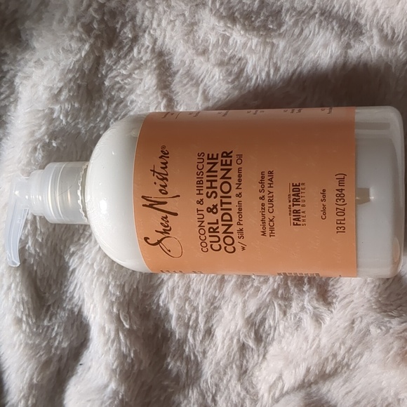 SHEA MOISTURE CURL & SHINE SHAMPOO CONDITIONER, SMOOTHIE, & STYLE MILK - Picture 3 of 9